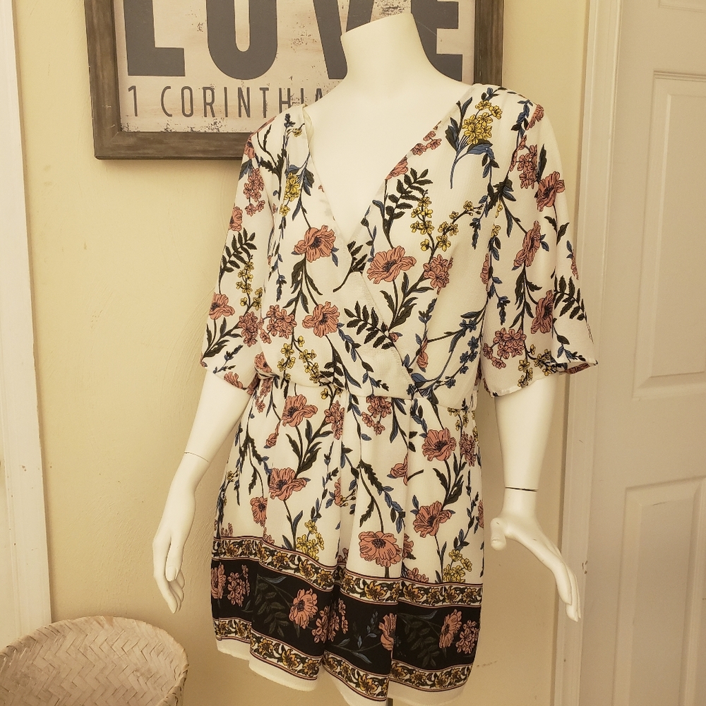 Trixxi XL Cream floral romper